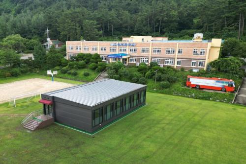 Gochangbuk Middle School Image