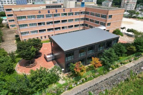 Geoje Soowol Middle School Image